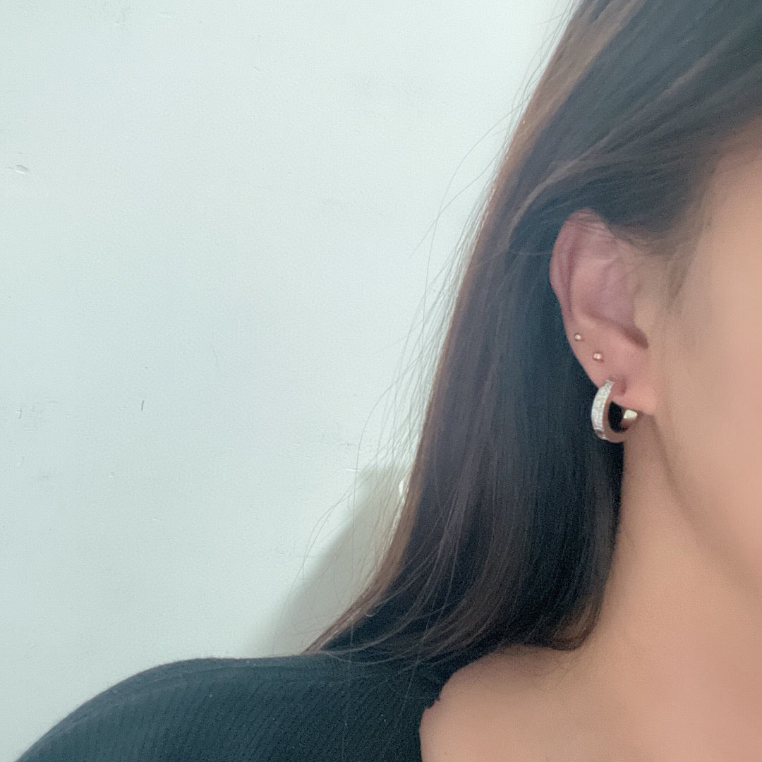 [✨ROSE💎]LOVE 5.5MM DIAMOND PAVED EARRINGS